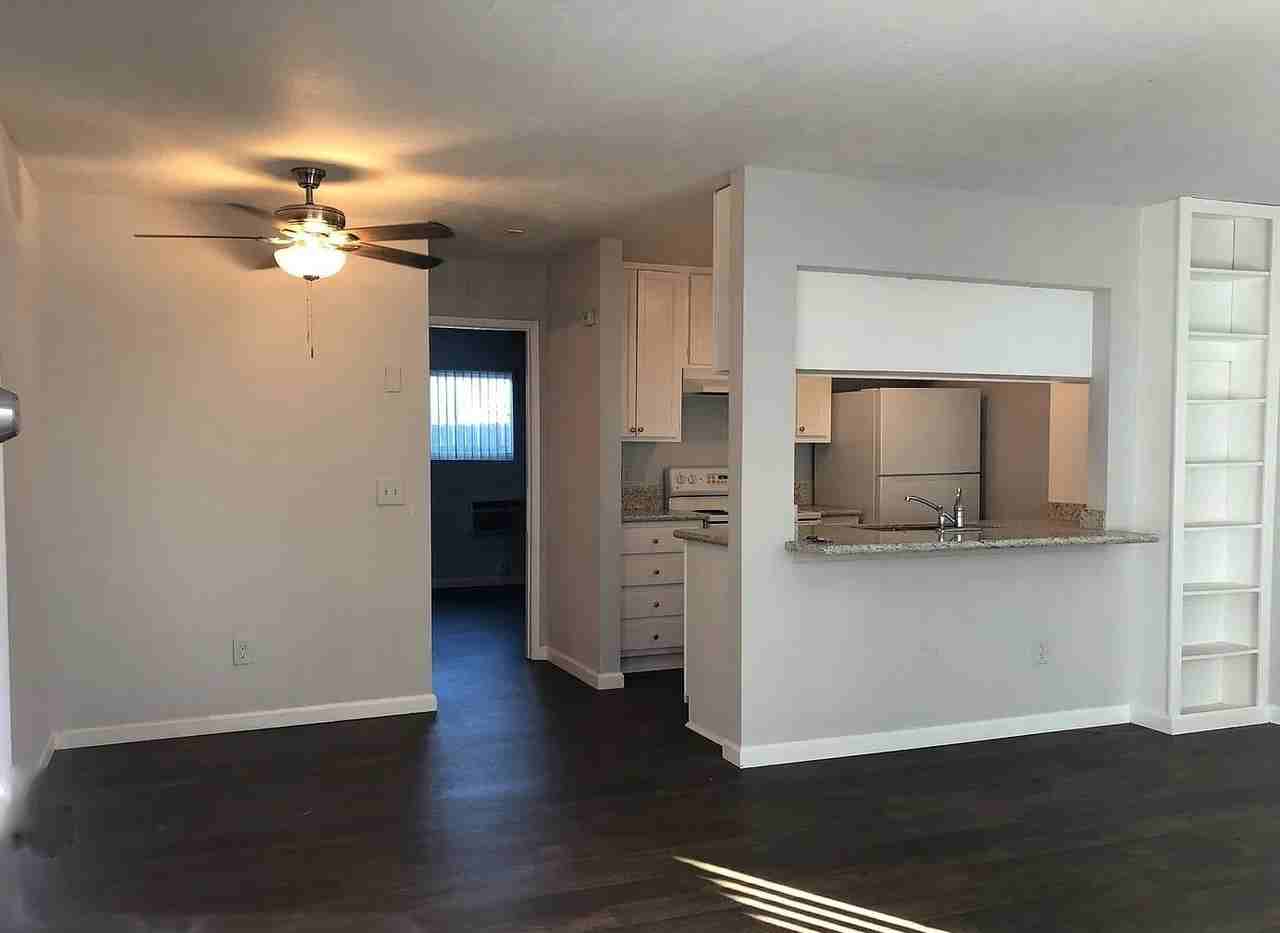 3825 47th St - Photo 2 of 12