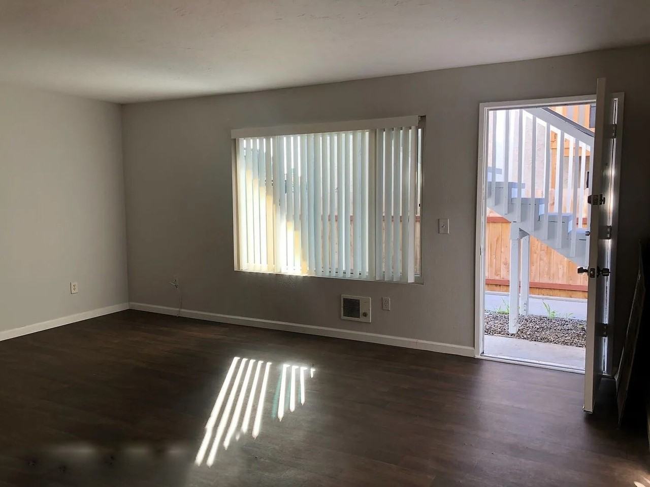 3825 47th St - Photo 4 of 12