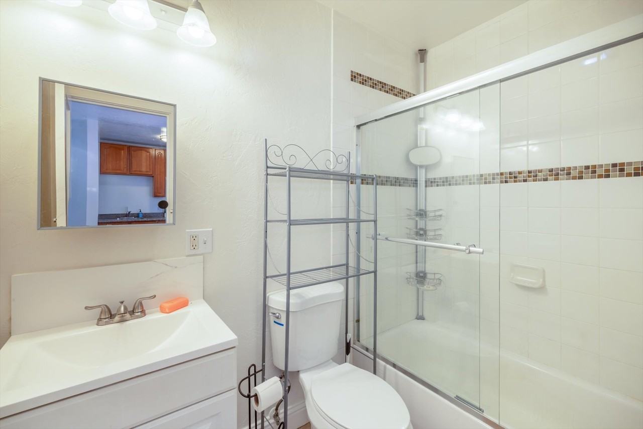 6114 Foothill Boulevard - Photo 4 of 25