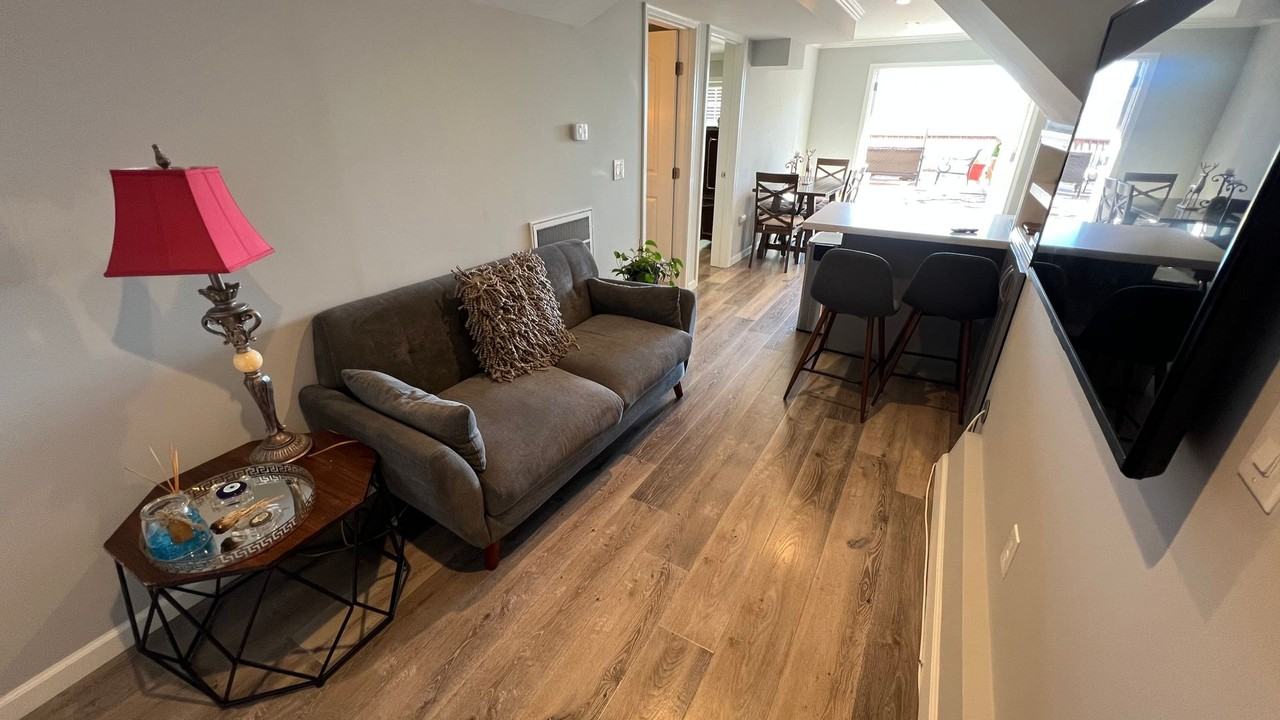 351 Mangels Ave - Photo 4 of 34