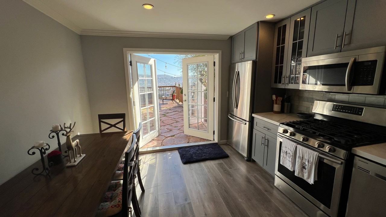 351 Mangels Ave - Photo 7 of 34