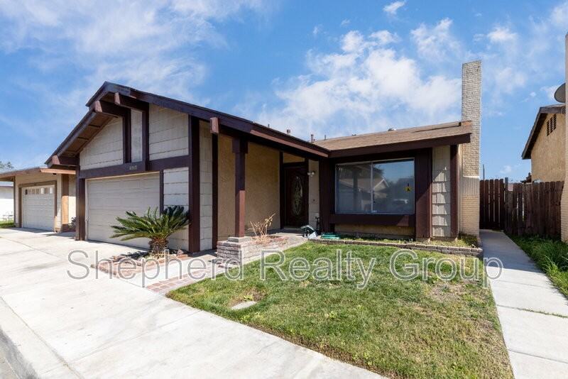 4262 Noyer Ln - Photo 2 of 30