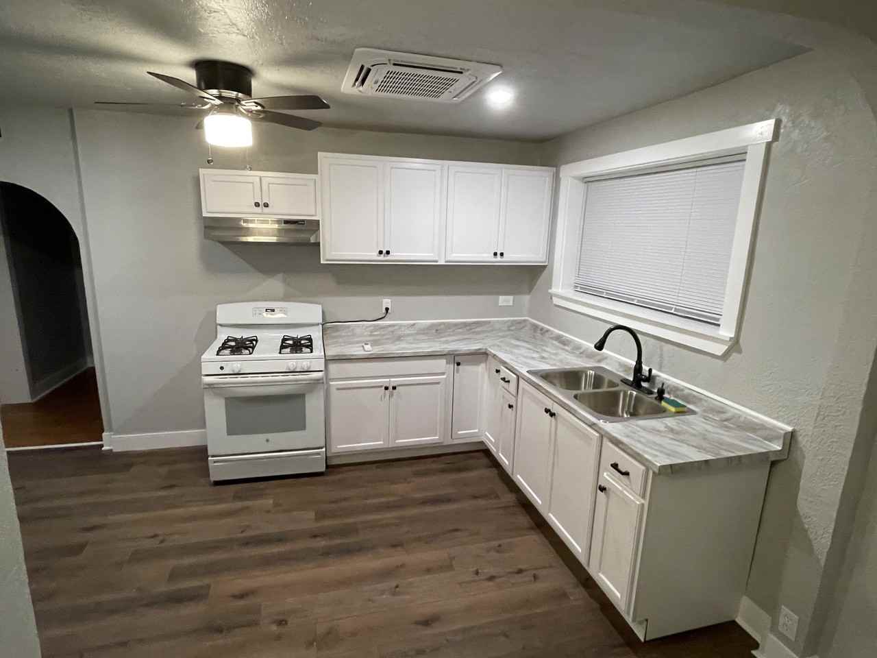 562 S 7th St #1 - Photo 3 of 16