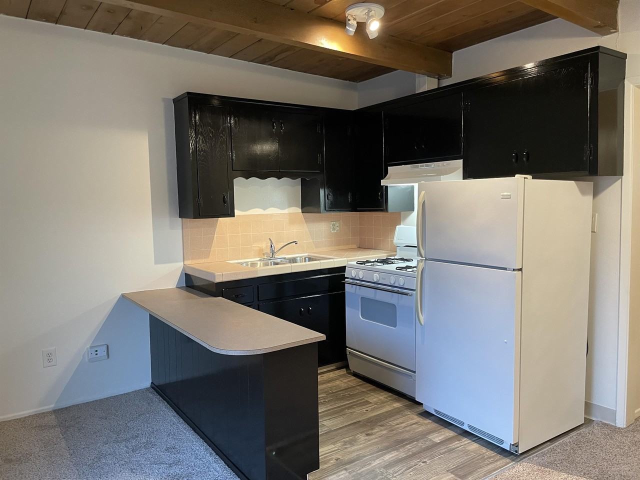 141 Cherry Avenue - Photo 2 of 25