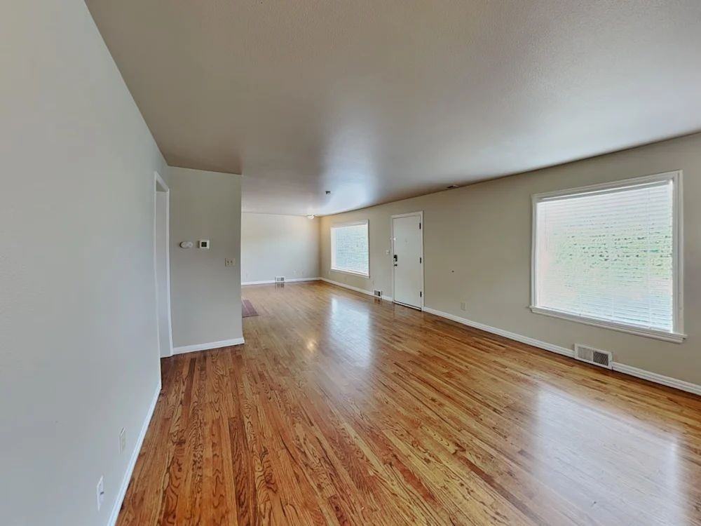 2405 Rockefeller Ave - Photo 2 of 13