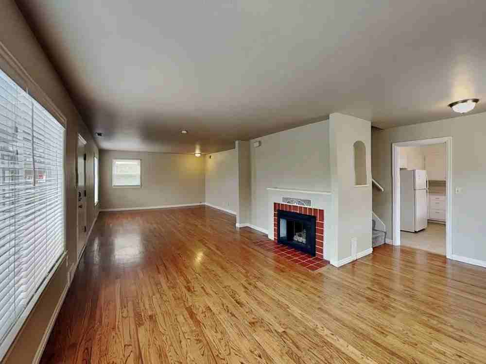 2405 Rockefeller Ave - Photo 3 of 13