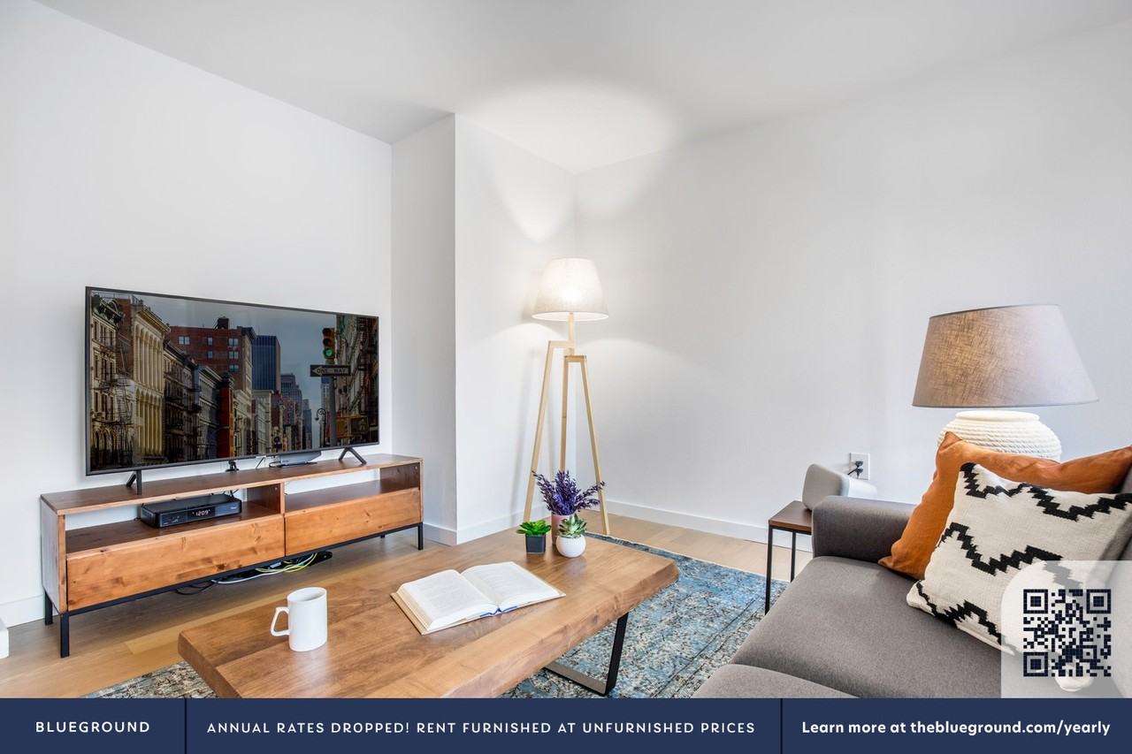 250 W 19th St #210 - Photo 3 of 42