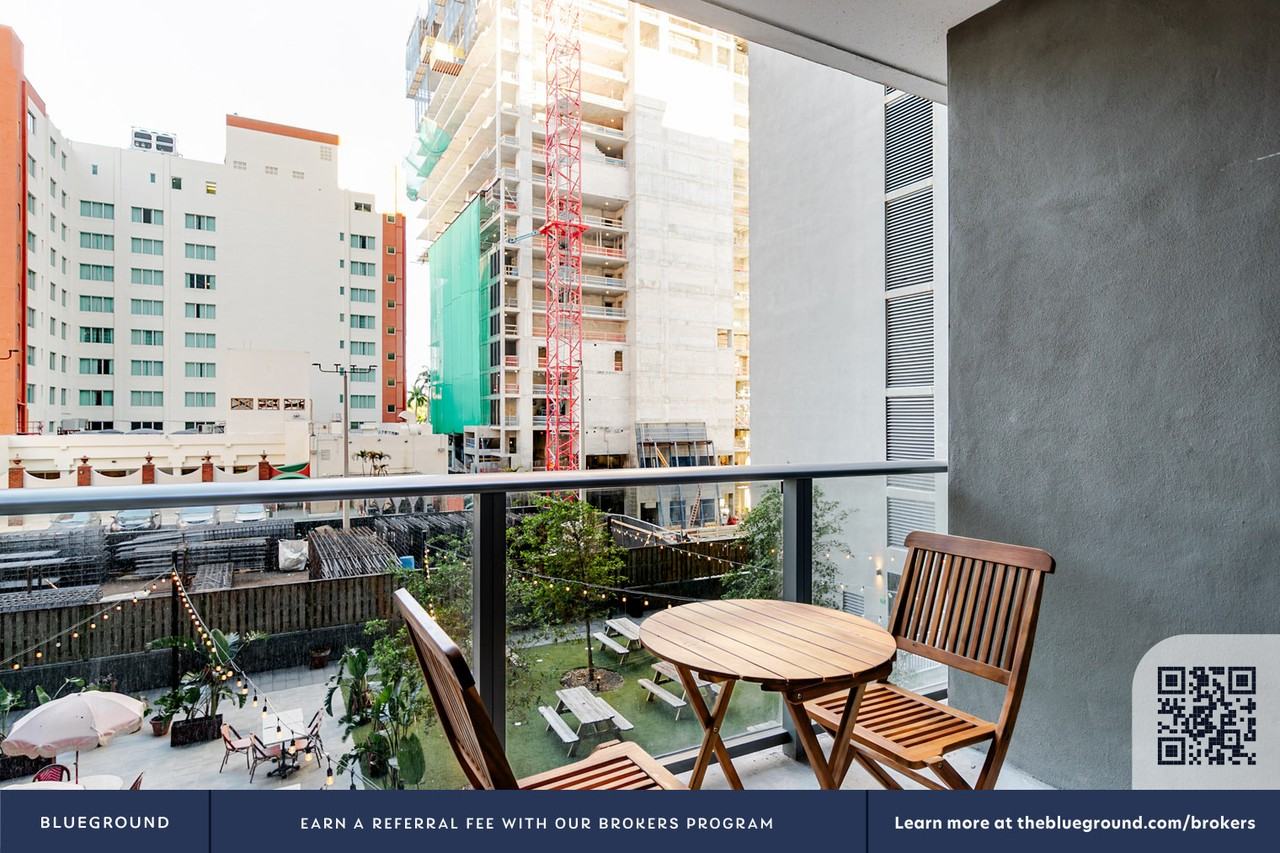 230 Northeast 4th Street - Photo 4 of 34