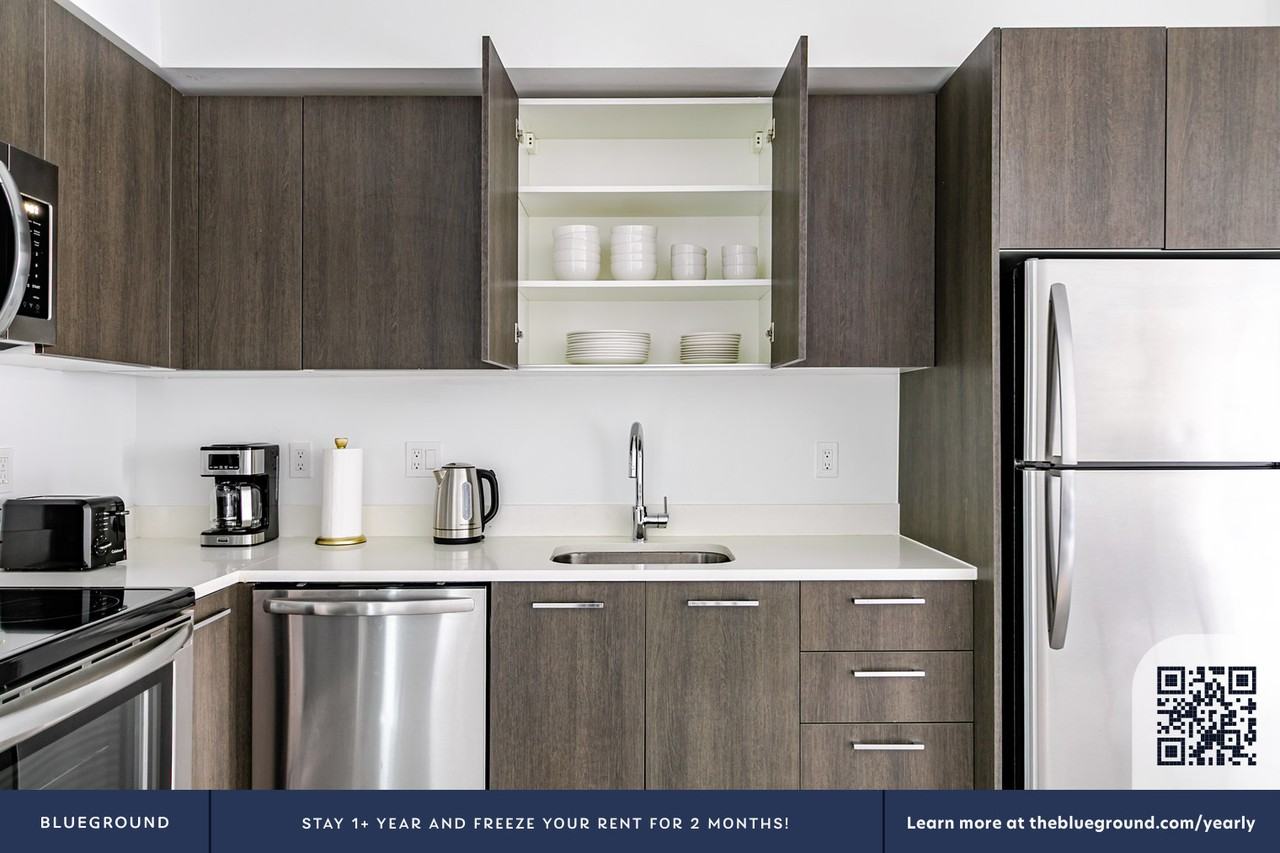 230 Northeast 4th Street - Photo 7 of 34