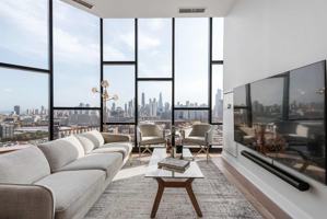 featured image of 730 N Milwaukee Ave