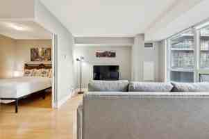 featured image of 20 Blue Jays Way