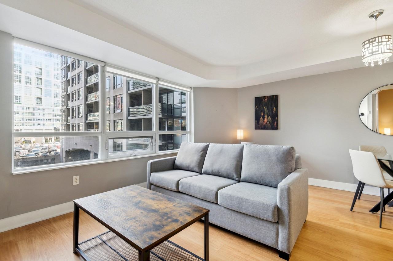 20 Blue Jays Way - Photo 3 of 23