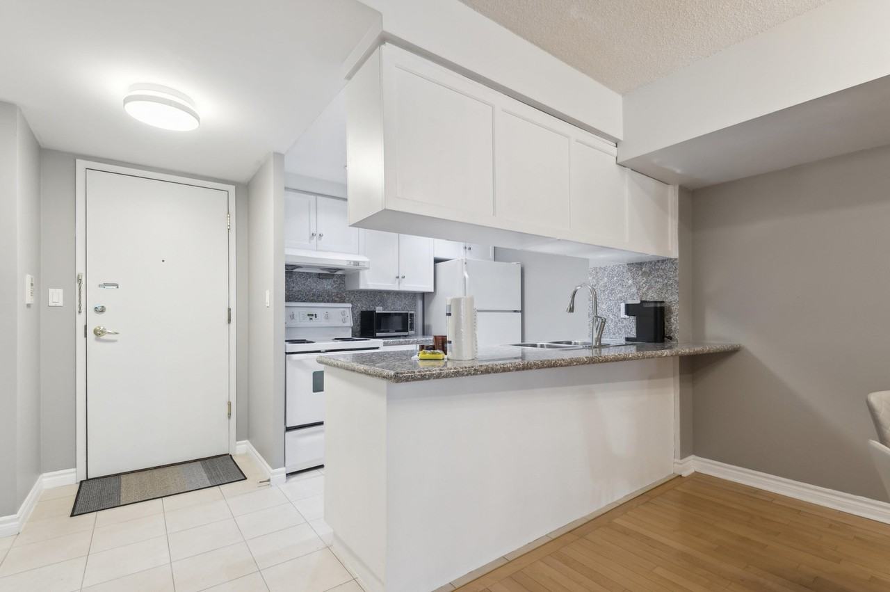 168 Simcoe Street - Photo 3 of 12