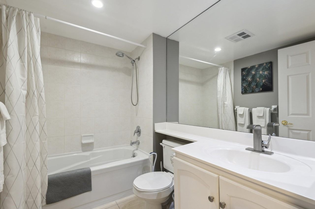168 Simcoe Street - Photo 4 of 12