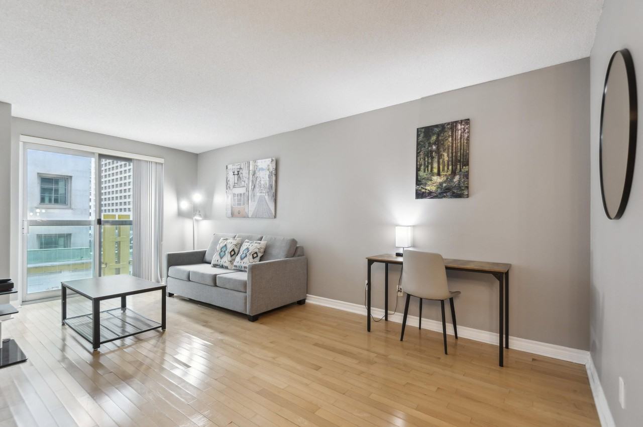 168 Simcoe Street - Photo 5 of 12