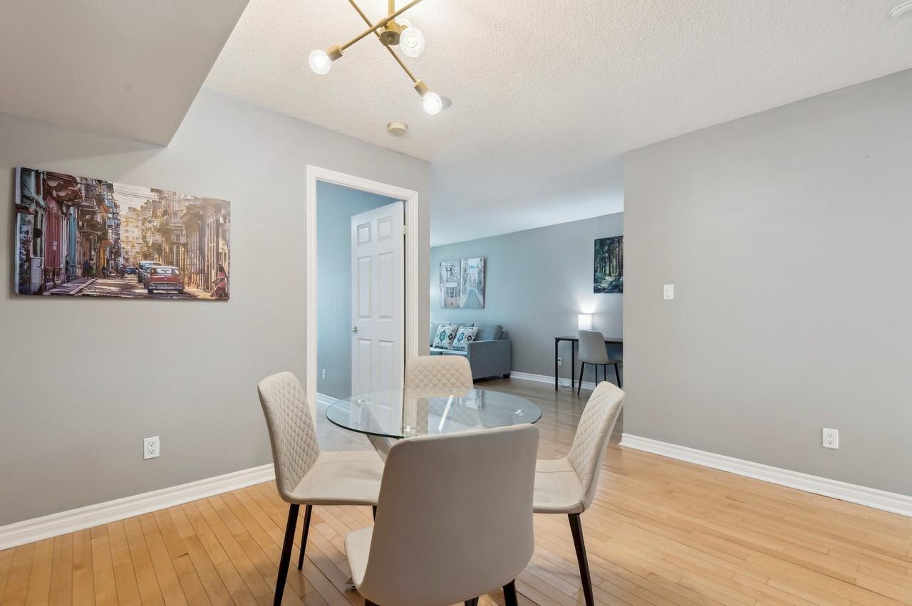 168 Simcoe Street - Photo 6 of 12