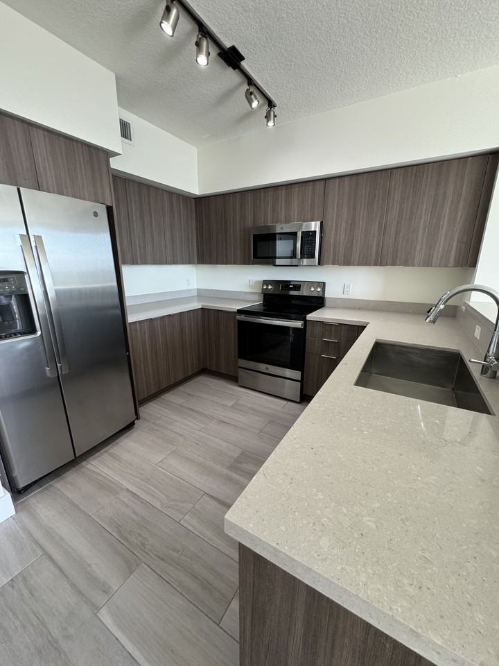 1025 Northwest 6th Street #B1 - Photo 7 of 25