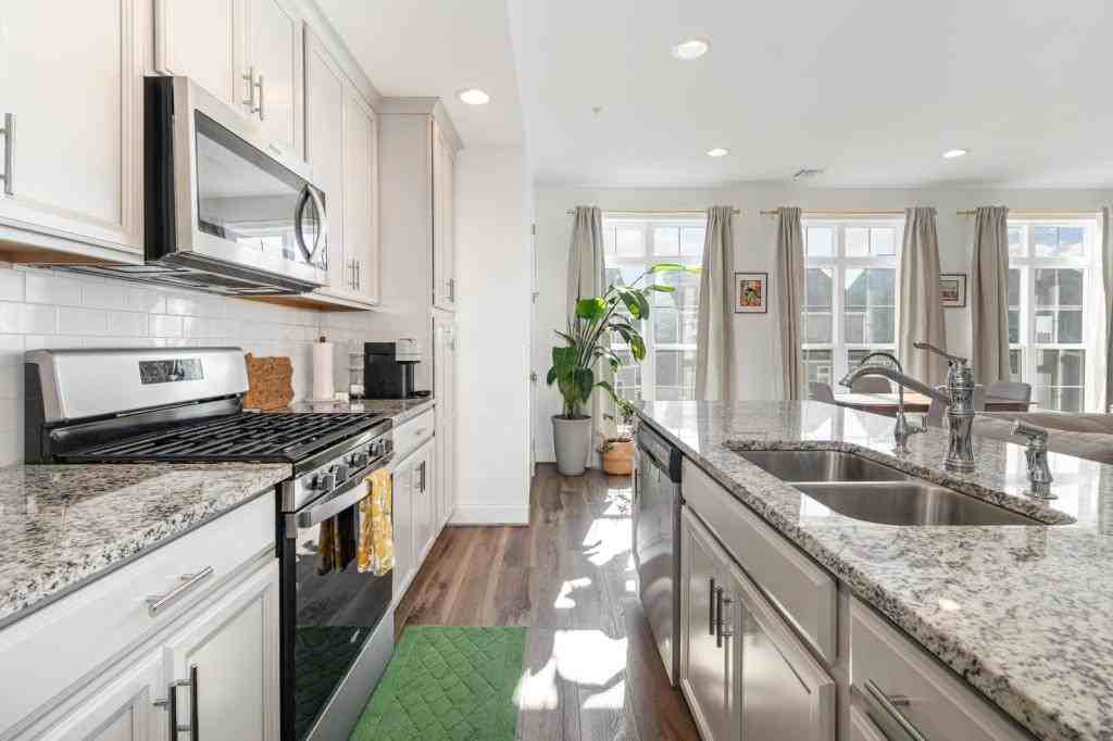 3112 Detweiler Ln - Photo 7 of 24