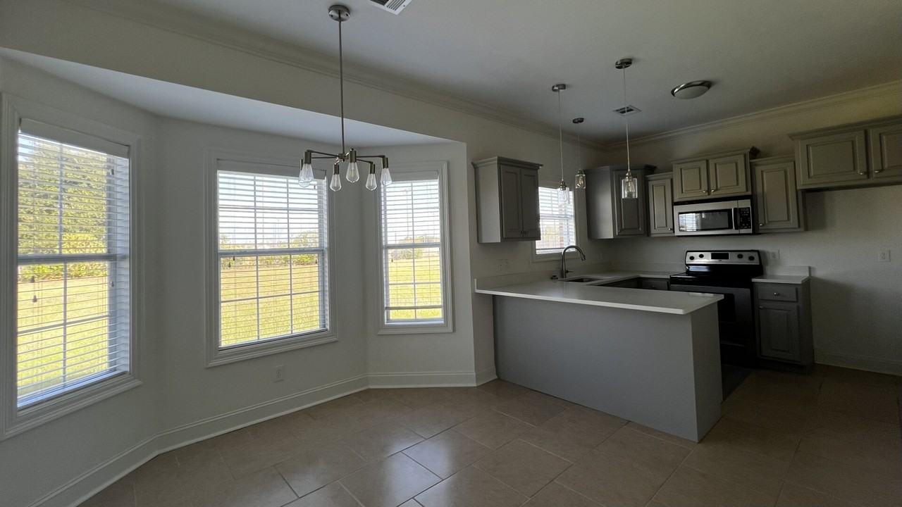 9012 Gale Rowe Ln - Photo 5 of 12