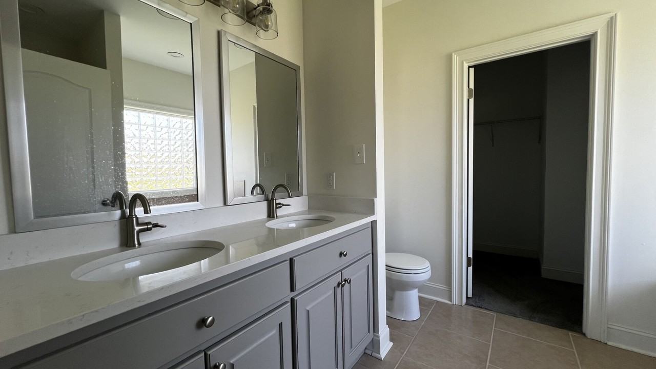 9012 Gale Rowe Ln - Photo 7 of 12