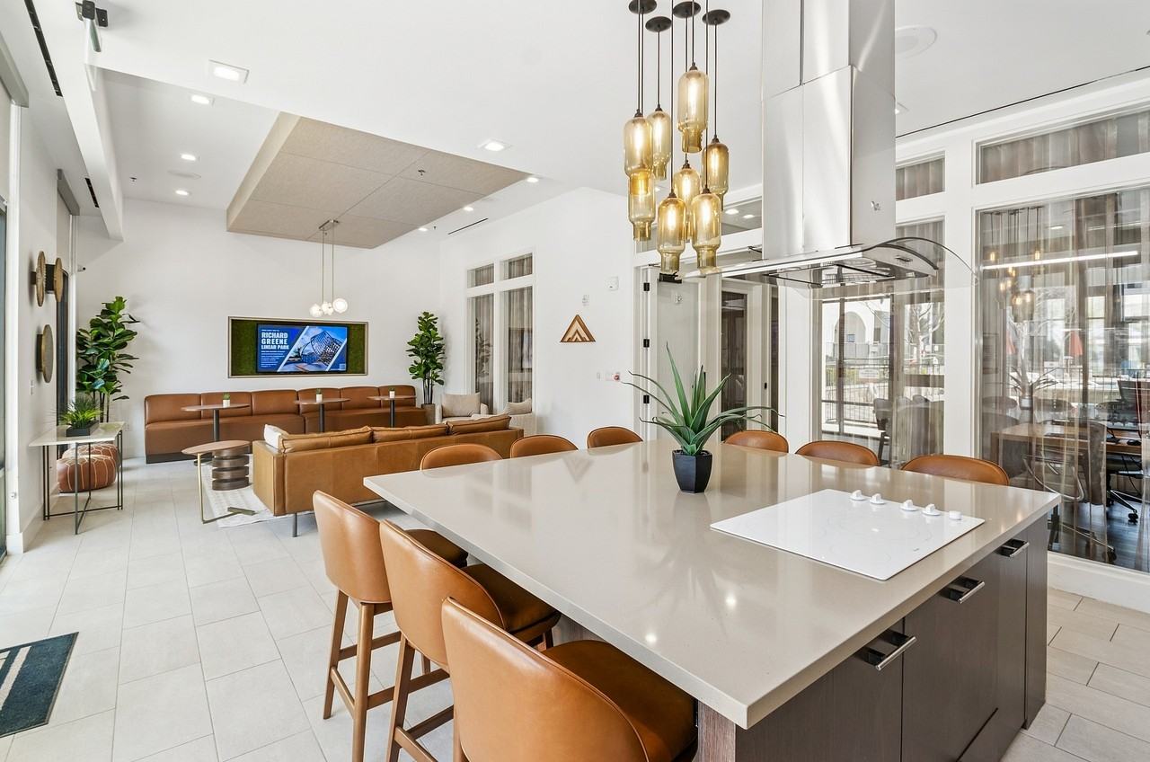 AMLI on Riverside - Photo 6 of 43