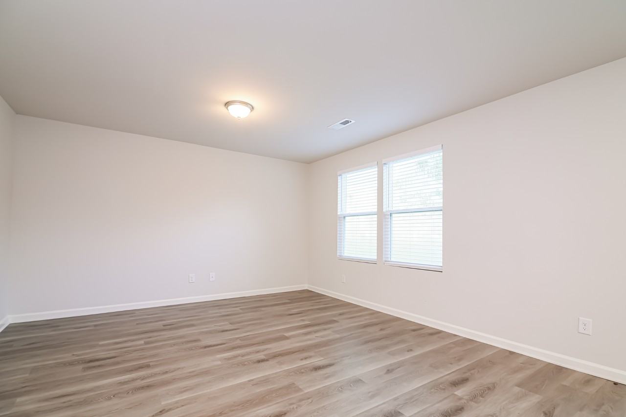 2400 Harbor Cv SW - Photo 5 of 17