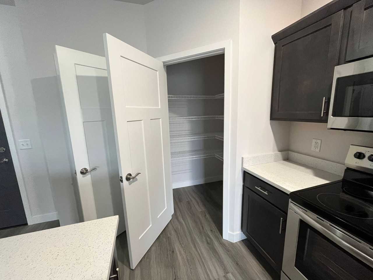 Cottage Grove Commons: 1300 N Windsor - Photo 2 of 19