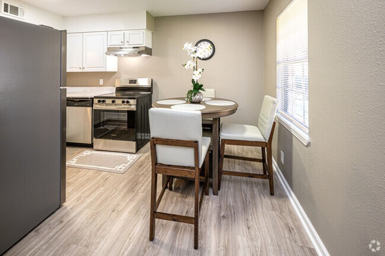 Bayou View Apartments - Photo 6 of 14