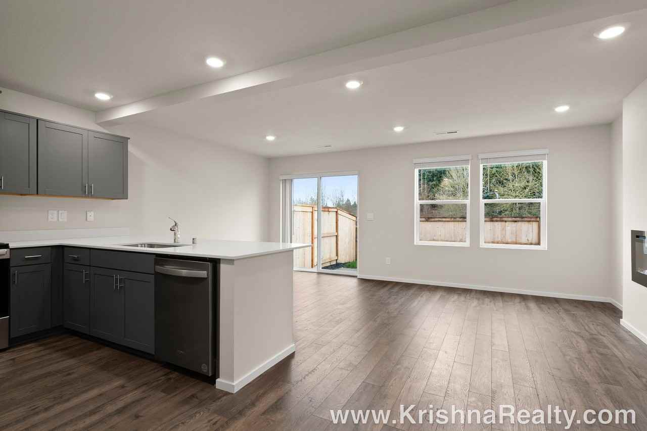 10336 Ne 46th St - Photo 2 of 21