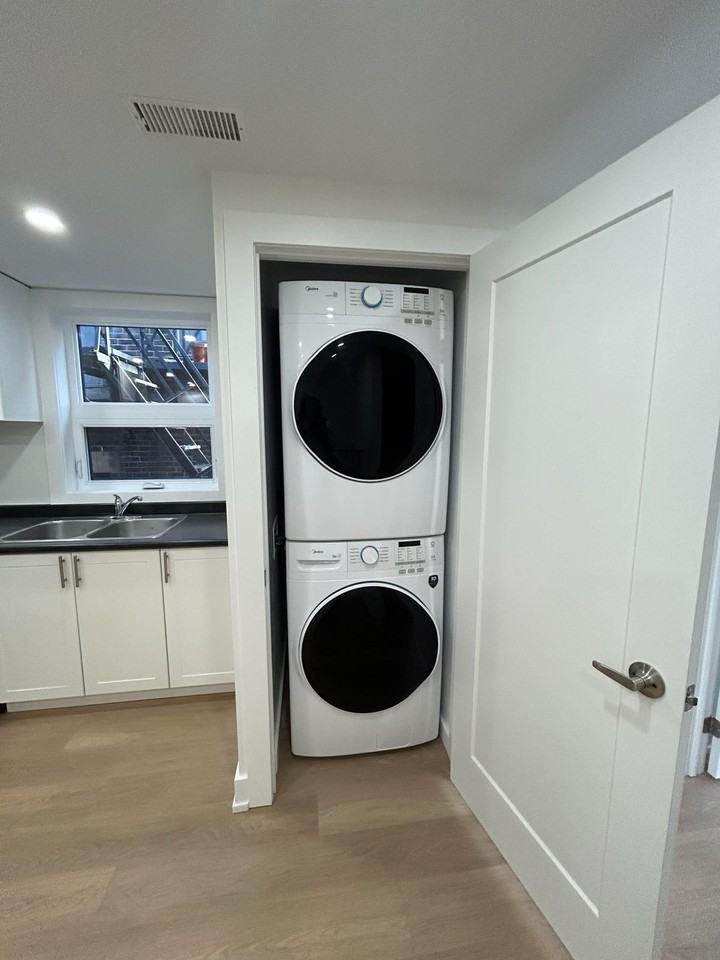 Dundas & Curzon - Photo 3 of 20