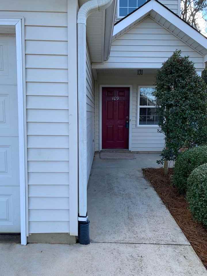 109 Springwood Ln - Photo 3 of 19