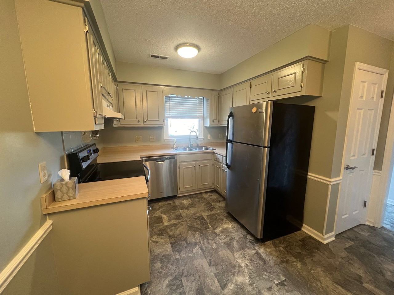 2474 Moran St Apt C - Photo 3 of 17