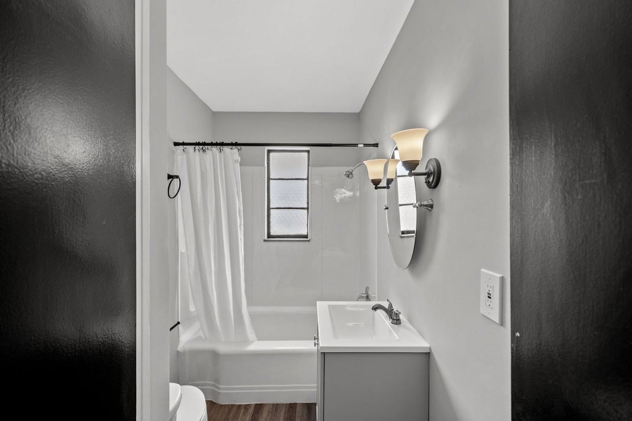 295 Evaline St - Photo 2 of 20