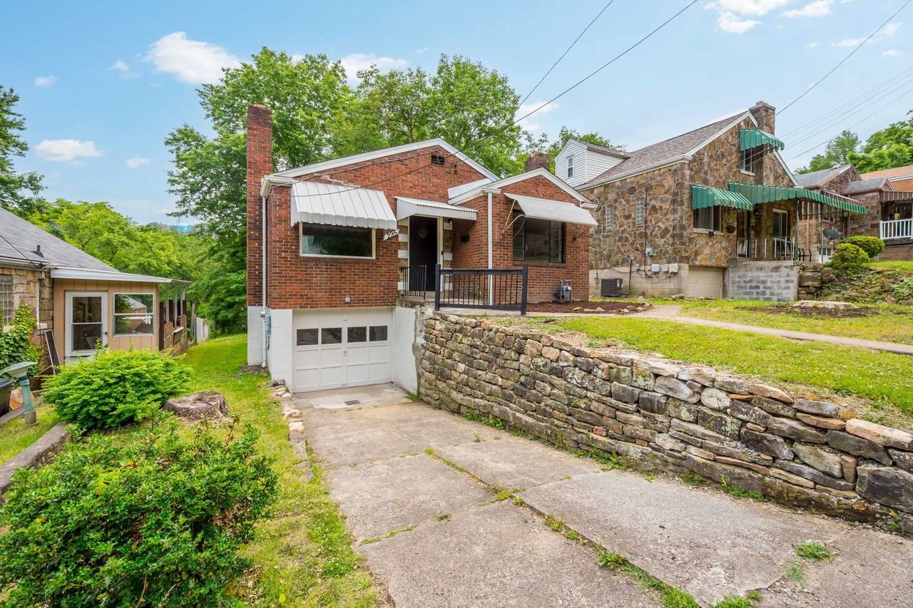 295 Evaline St - Photo 4 of 20