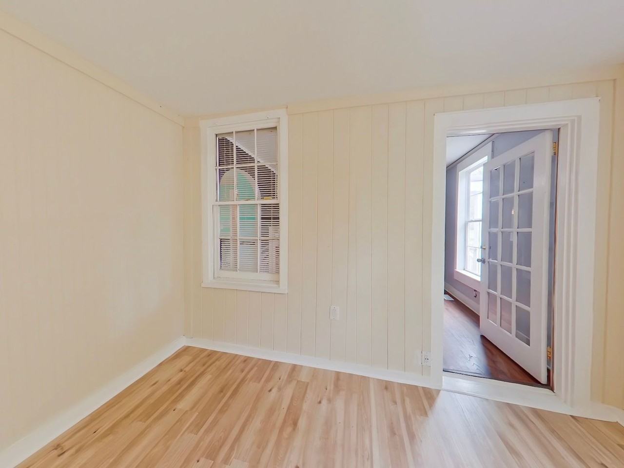 1032 Eustis Dr - Photo 3 of 15