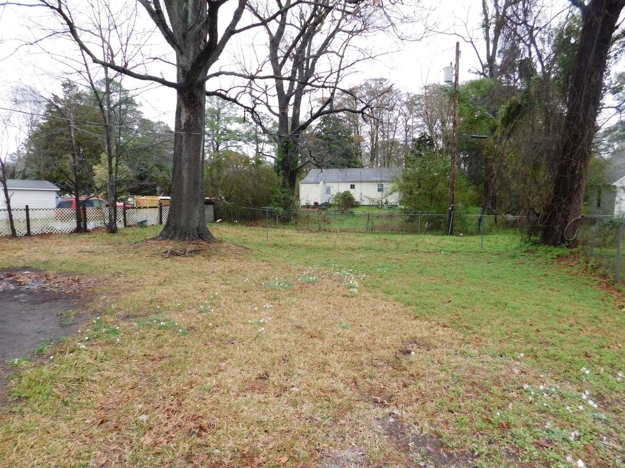 900 Simmons St - Photo 2 of 18
