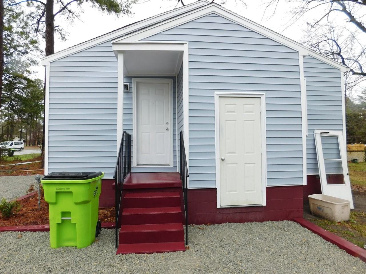 900 Simmons St - Photo 4 of 18