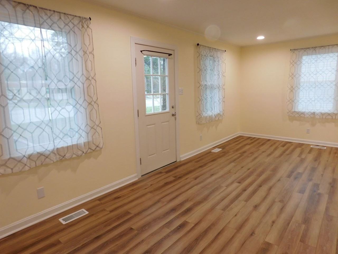 900 Simmons St - Photo 7 of 18