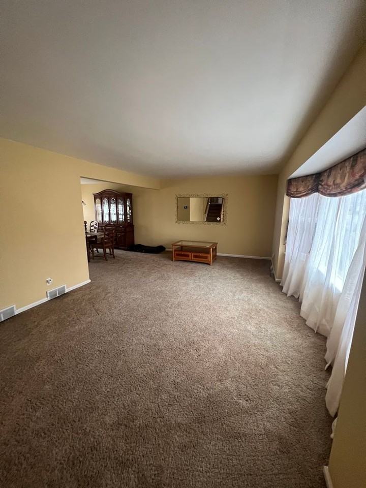 1100 Lilac Ln - Photo 2 of 24