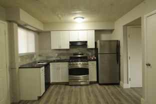 218-222 Hinkle (EEL) - Photo 1 of 1
