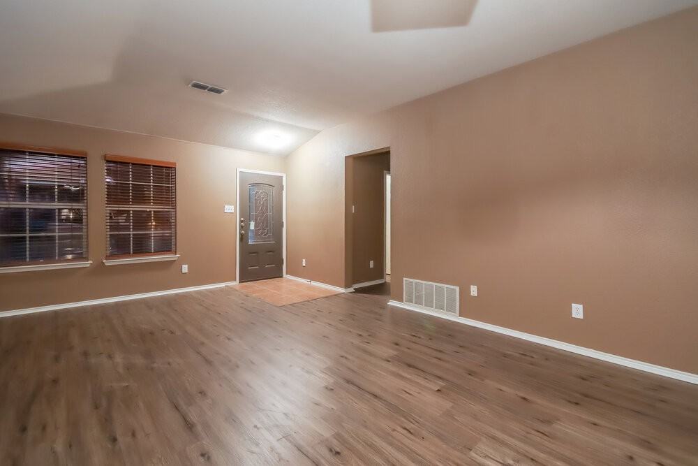 2412 Castle Pines Dr - Photo 3 of 16