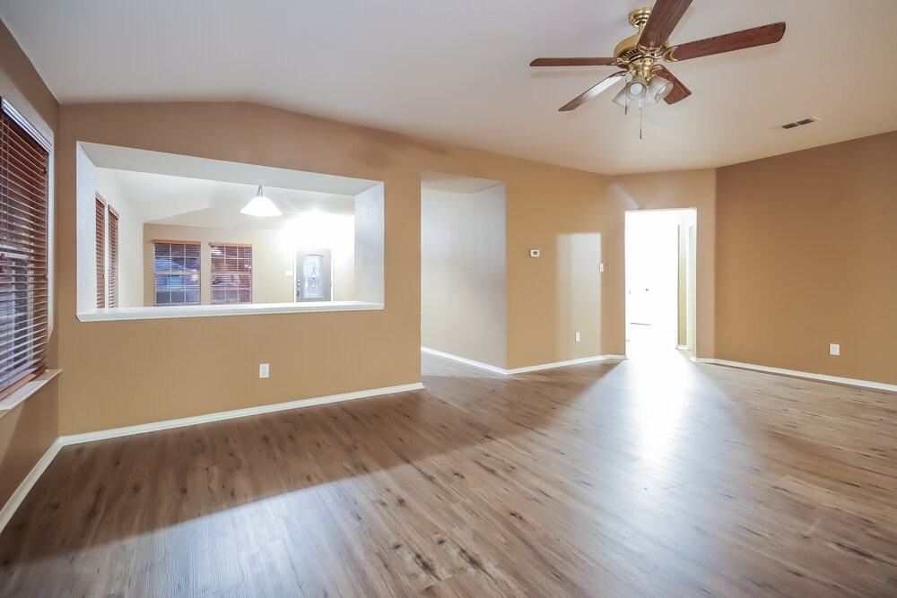2412 Castle Pines Dr - Photo 5 of 16
