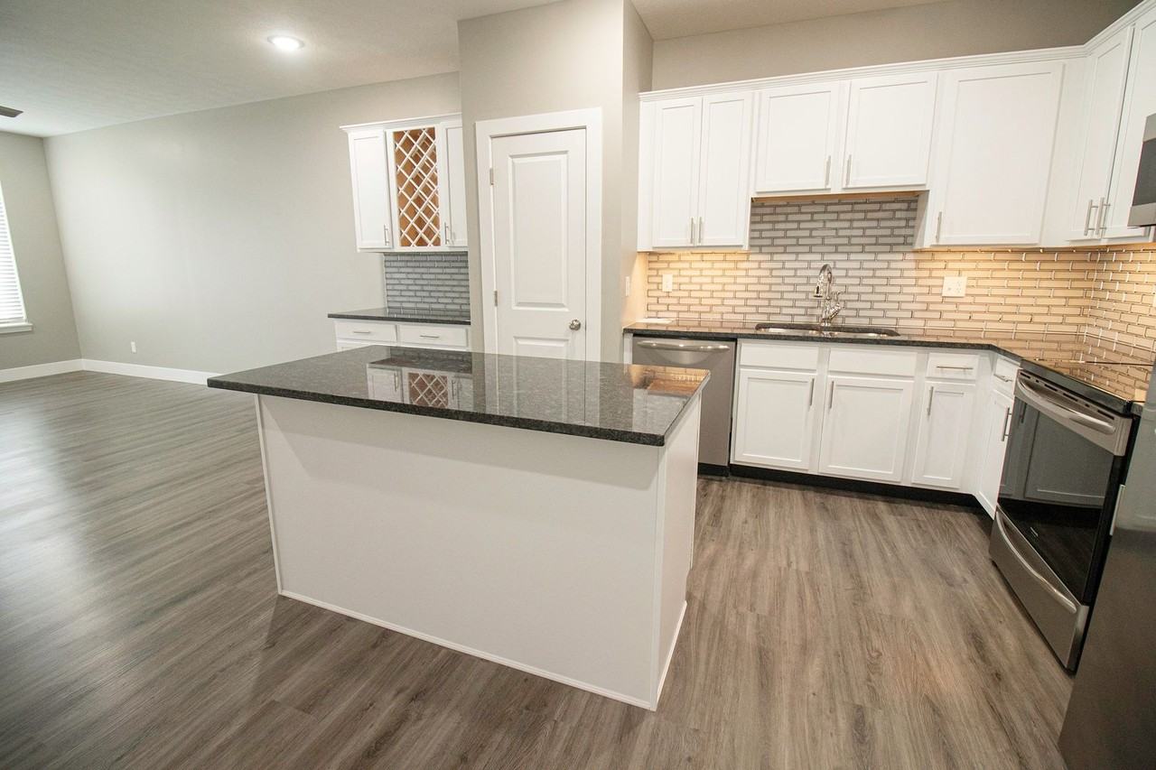 Pullman Station - Photo 3 of 48