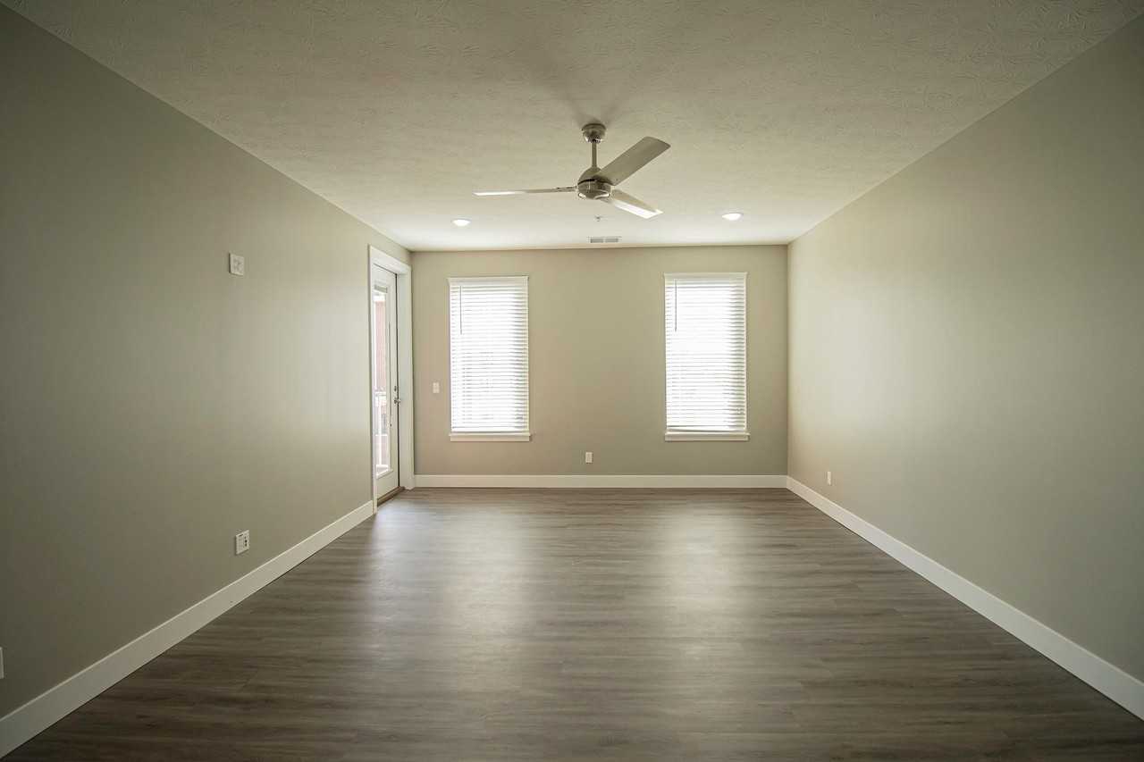 Pullman Station - Photo 6 of 48