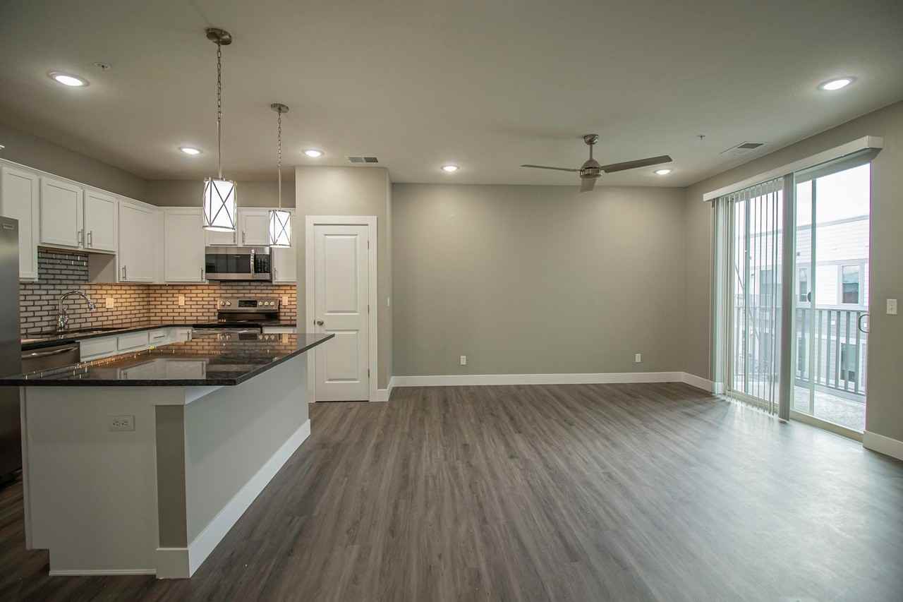 Pullman Station - Photo 4 of 28