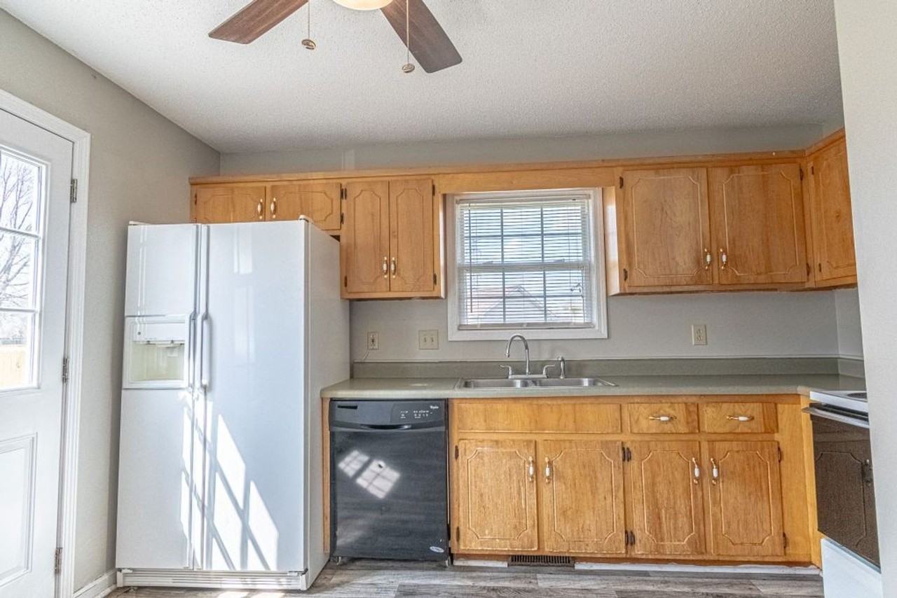 1805 Harbor Dr - Photo 3 of 14