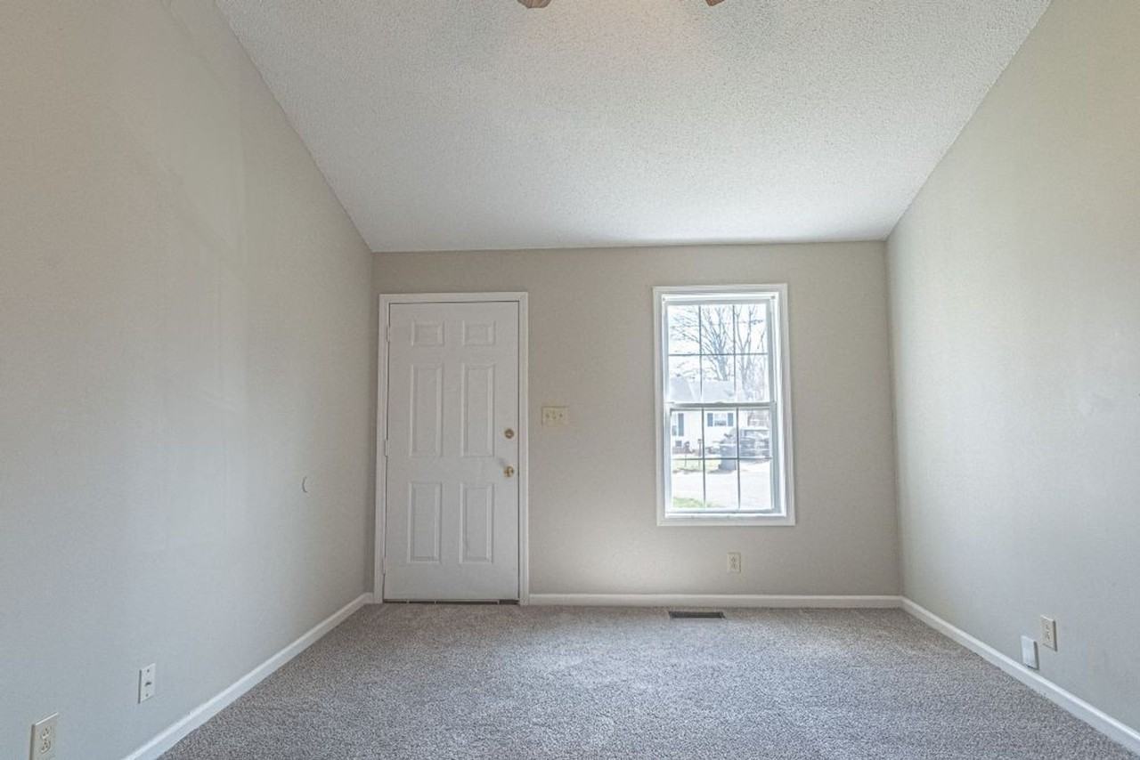 1805 Harbor Dr - Photo 4 of 14