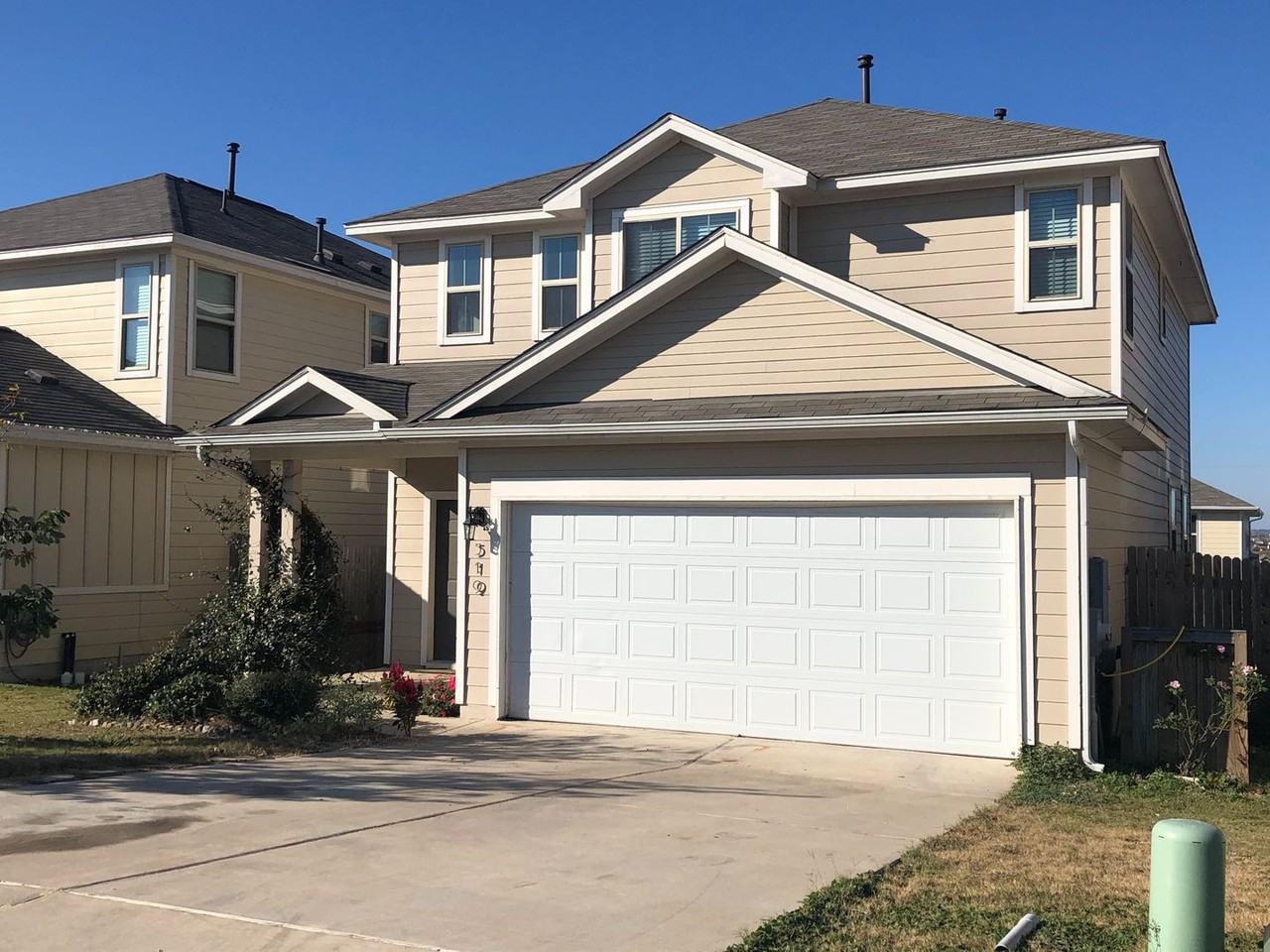 519 Twisted Oaks Ln - Photo 2 of 26