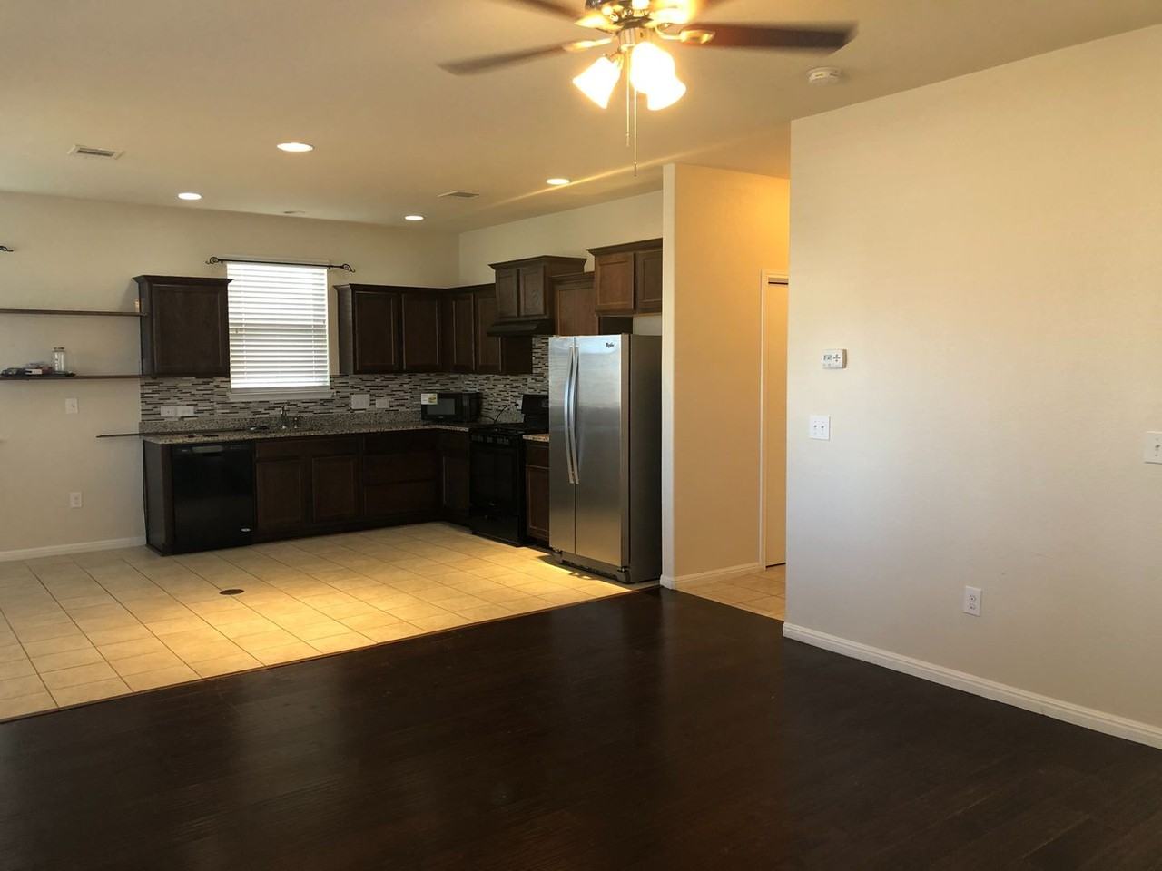 519 Twisted Oaks Ln - Photo 3 of 26