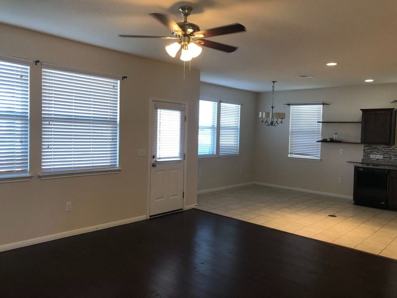 519 Twisted Oaks Ln - Photo 4 of 26